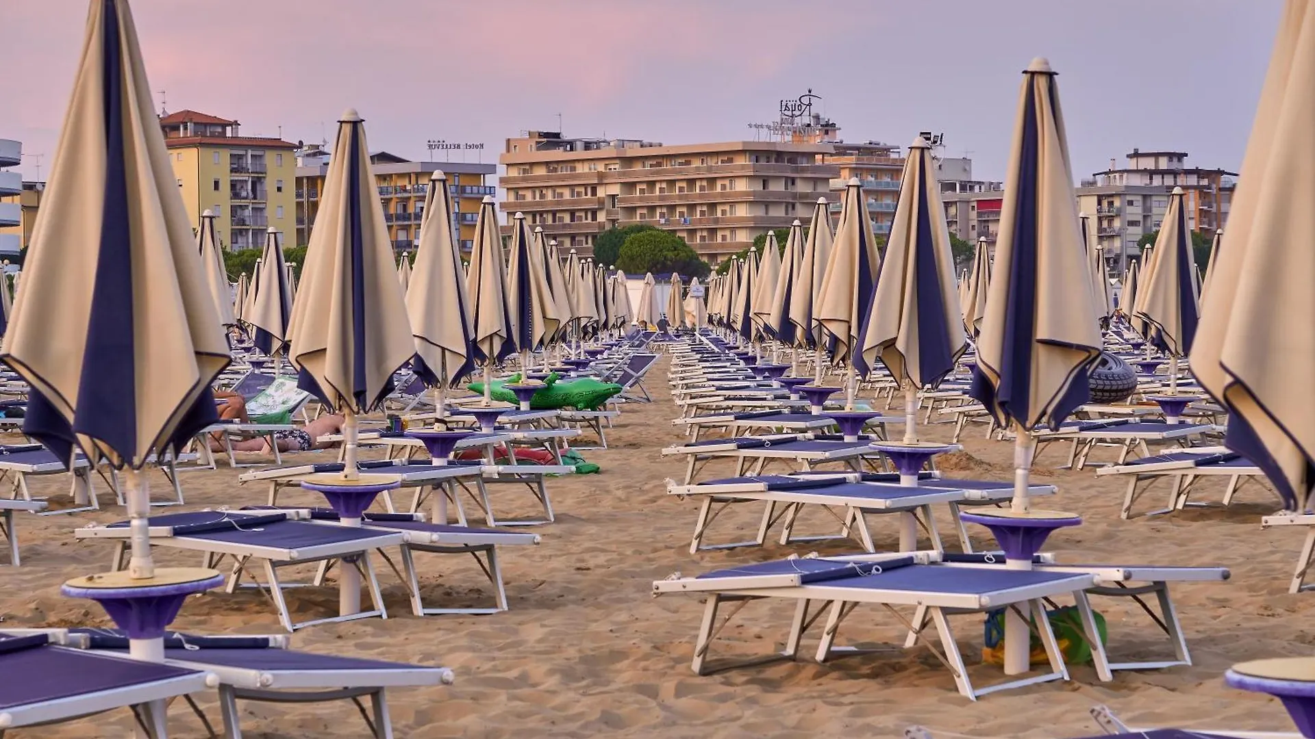 Modern Flat With Amazing View On The Beach Bibione Apartmán
